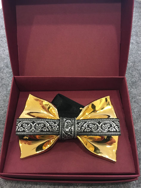 papillon in ceramica realizzato a terzo fuoco con lustro oro