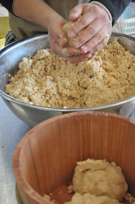 無農薬自然栽培の津久井在来大豆の味噌づくり