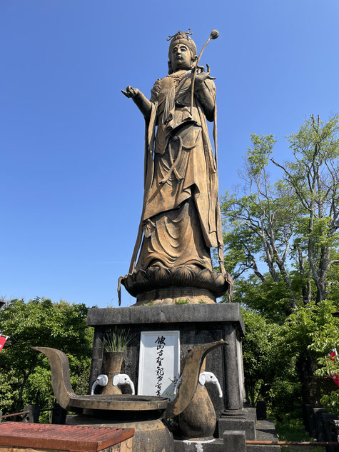 舘山寺の聖観音菩薩像(舘山寺大観音・浜松市西区舘山寺町)