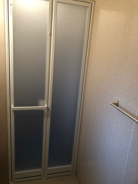 ユニットバスドア交換