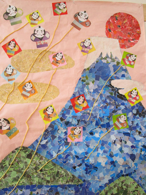 1月、今年最初の壁飾り作りも富士山でした。やっこ凧もいっぱいです。