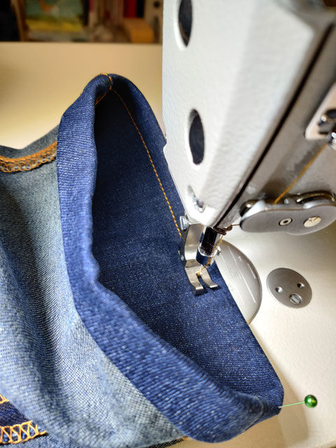 Tout type de retouches est possible à l'atelier. Débutant dès l'accueil, la prise en charge de votre vêtement est assuré.