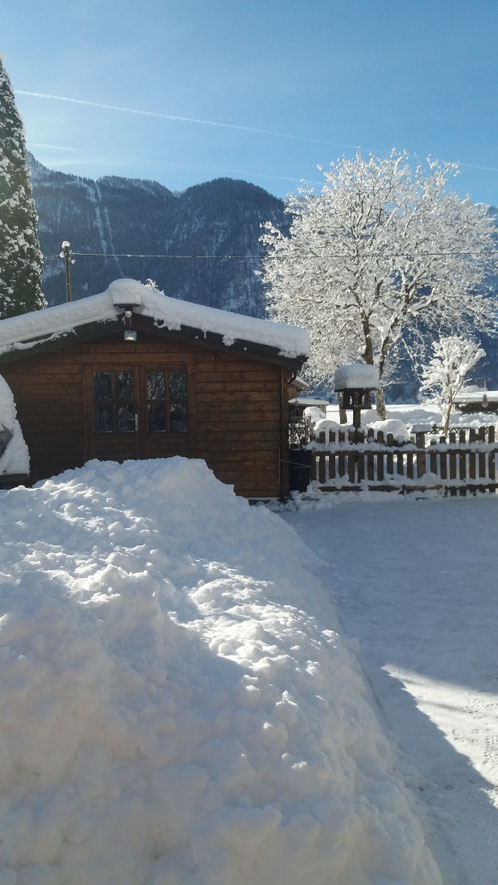 Unsere Gartenhütte im Winter