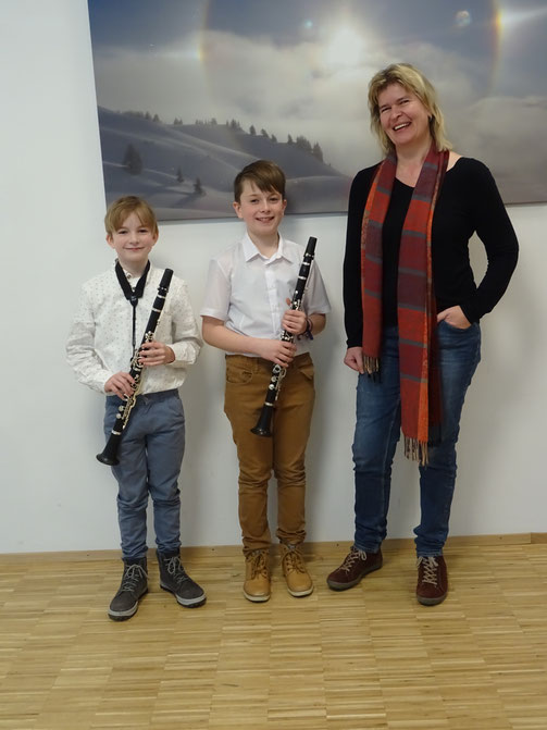 Das Klarinettenduo Greg Oberhofer und Marius Maucher trat unter der Leitung von Christine Zimmermann erfolgreich beim Regionalwettbewerb „Jugend musiziert“ in Ravensburg an.