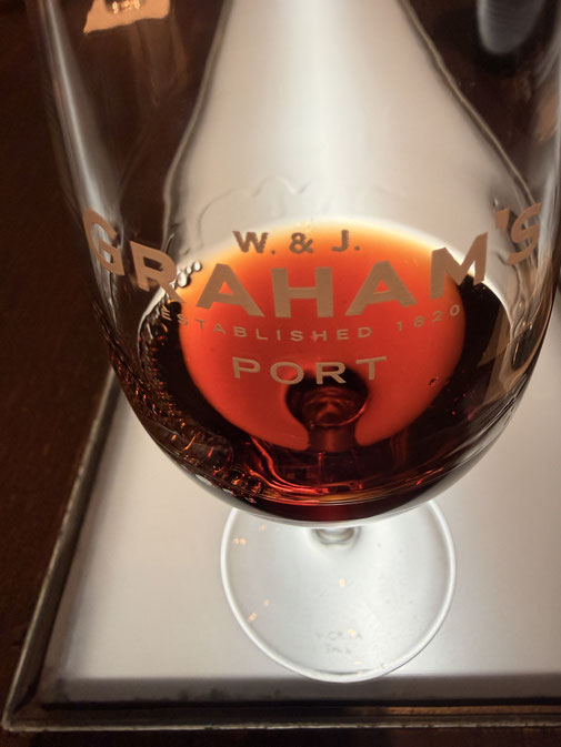 Tawny Huisstijl 10 jaar: aromatisch, caramel, mooi zoetje, licht alcohol op einde van de finale.