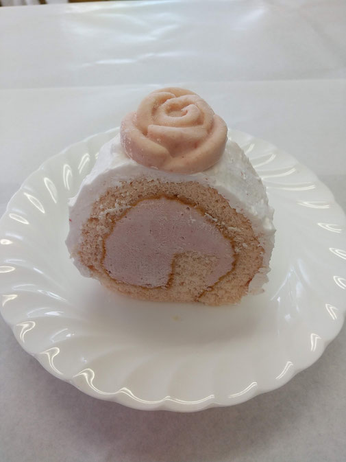 ロイヤルミルクティーの  ロールケーキ