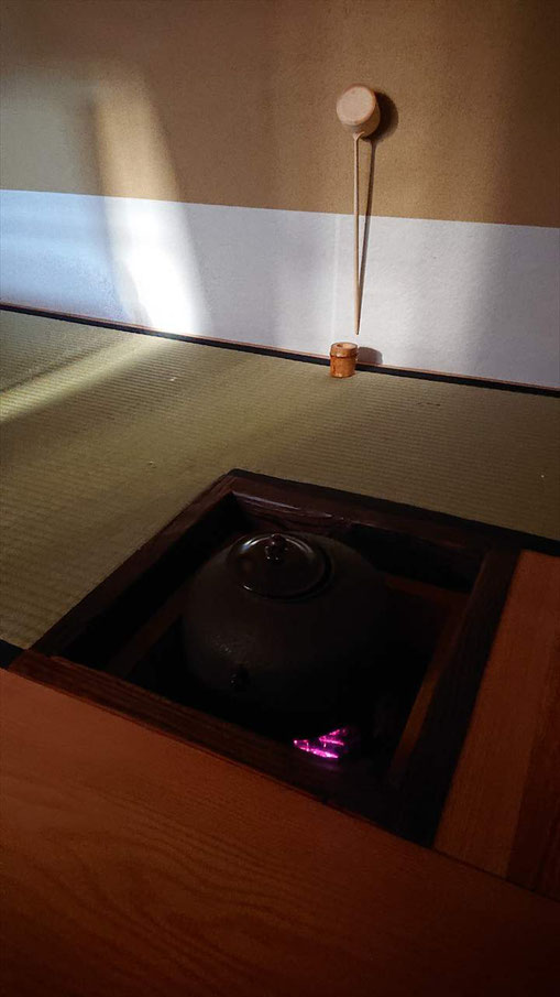 茶室　一畳台目半板　向切　炉　向う板　小板　竹釘　作法　炭　chashitsu tyashitsu tyasitu chasitu