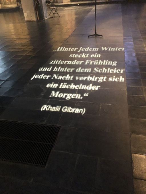 Das Zitat von Gibran ist seit 1999 Teil der Krippe in Lyskirchen (FOTO: Lyskirchen)