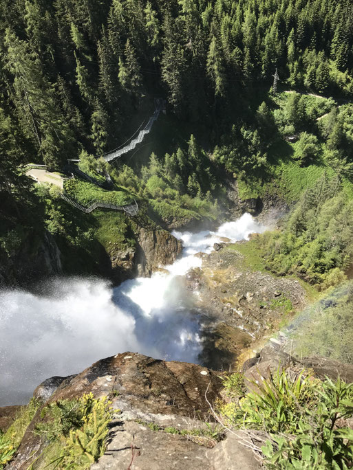 Klettersteig Familienklettersteig Verleih Klettersteigset Berge Klettern Schlucht Erlebnis Tirol