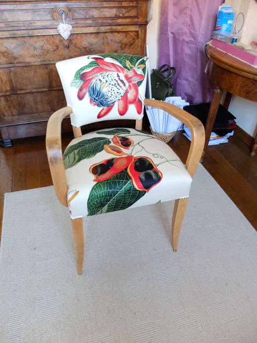 Fauteuil en hêtre massif, décapée puis restaurée