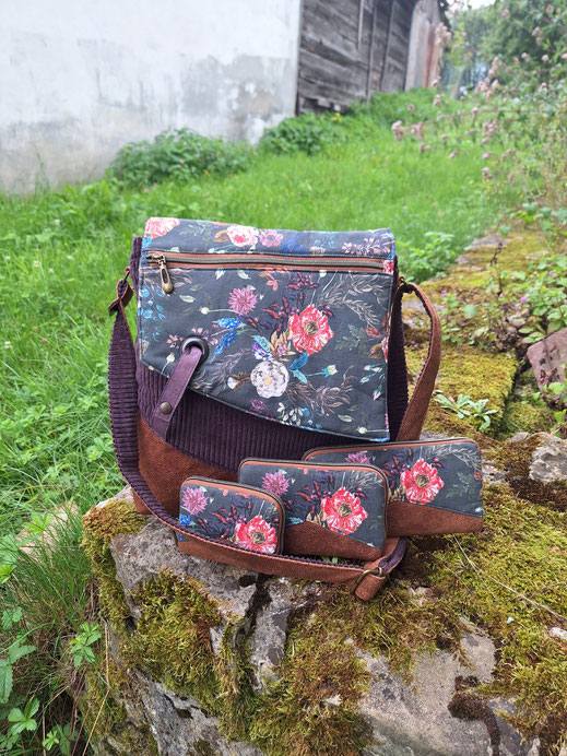 grand portefeuille pour femme broderie citrouille potiron, couleurs automnales