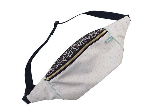Cross Body Bag 80s Vibes weiß Leomuster