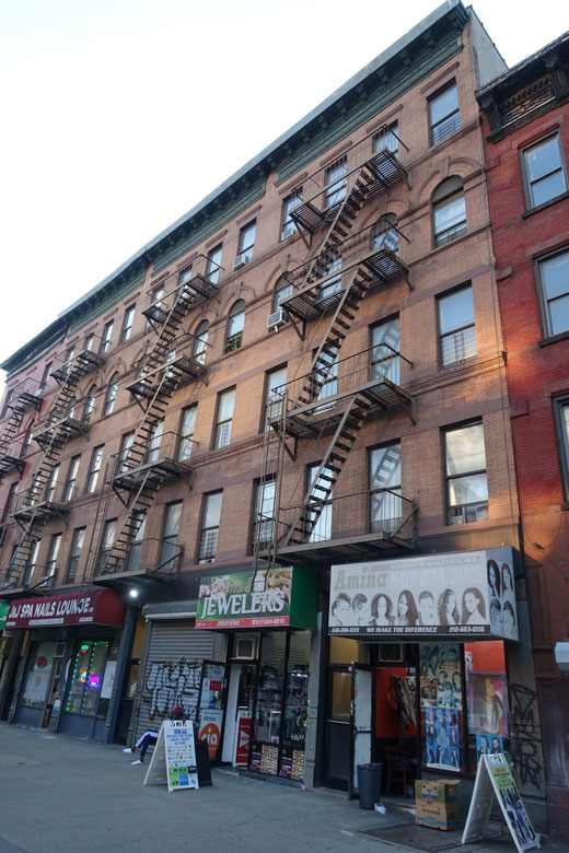 New York, Harlem : commerces sur Malcolm X Bd