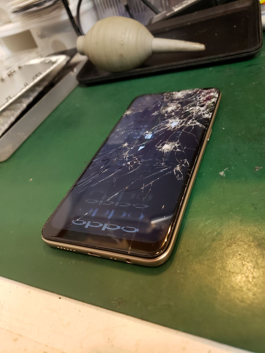 OPPO AX7画面破損