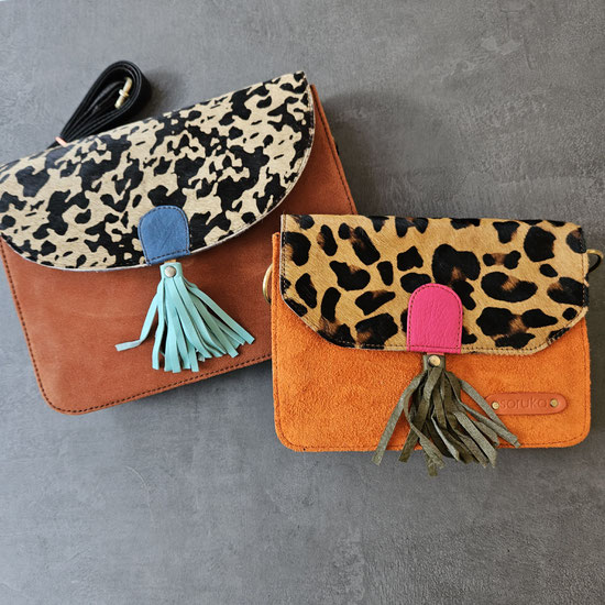 Handtasche Wildleder mit Leo Print bunt Quaste