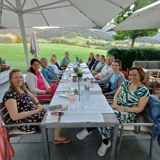 Wir läuten den Sommer mit einem feinen Team-Essen ein und wünsche Caroline alles Beste!