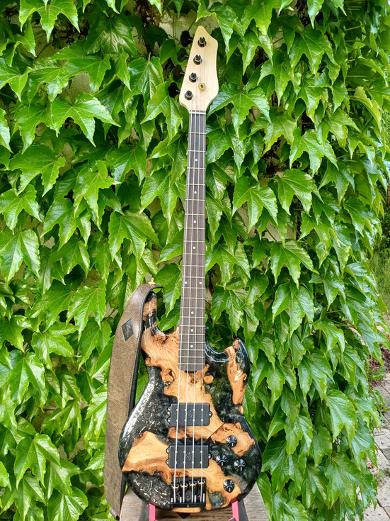 Incredible Ash-Burl body, 4 string bass with In-fill of Epoxy, Graphite & Metallic pigment built by Simon from Southern Austria in his Basement workshop. Features Lusithand's Double N.F.P Preamp & our 8 coil 1 Humbucker per string Pickups.