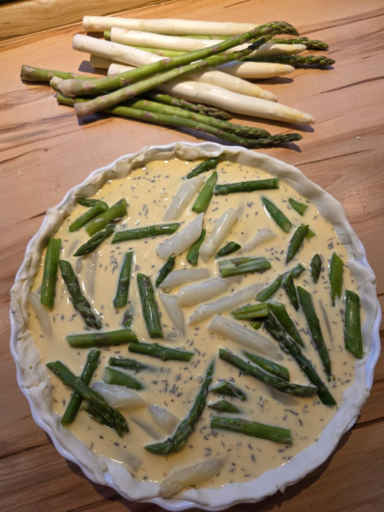 Spargelquiche mit frischer Füllung