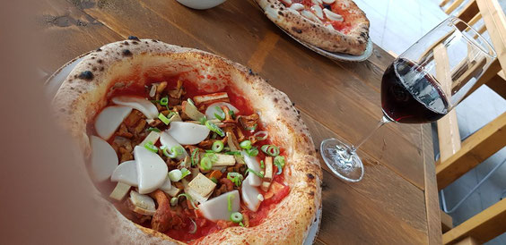 A Pizza Forrest with a glass of Blaufränkisch was Olli's choice at 60 Seconds to Napoli Essen