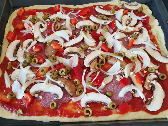 Belegte Ofenpizza selbstgemacht