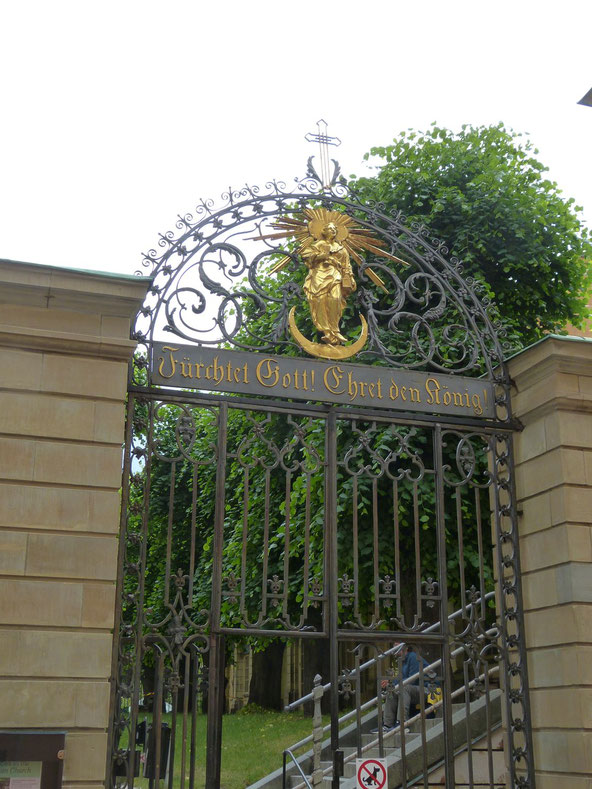 Eingang zur deutschen Kirche