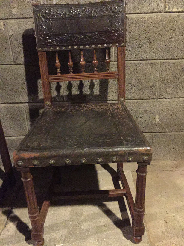 Chaise ayant appartenu à Emile Coué dans sa maison 196 avenue Jeanne d' Arc à Nancy