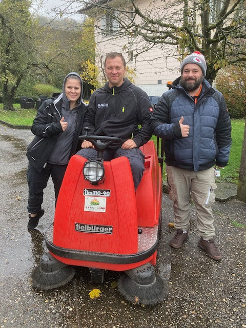 Team foto mit Tielbürger Kehrmaschine 