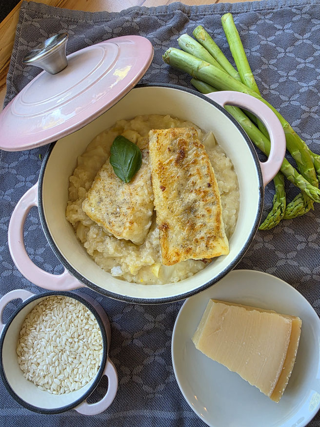 Cremiges Risotto mit Spargel und Fisch
