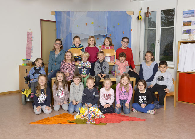Kindergarten im Schuljahr 2019/20 (Lehrerin: Larissa Müller; Assistenz: Katja Businger und Anita Kägi)