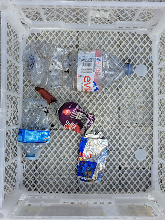 21/08/2022 - 94 g - canettes et bouteilles en plastique avec 1 etuit de cartouche . Angy  - Les étangs Sansonnière 