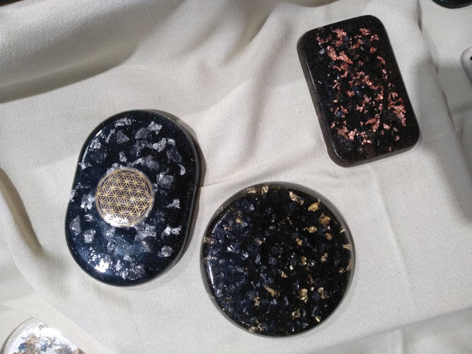 protection, pierre de protection, nettoyage énergétique, soin, protection contre les ondes, 4g, 5g, Linky, shungite, pierre de shungite, cristal, minéral, roche, pierre, chakras, méditation, enracinement, lithothérapie, énergie, libération, blocages