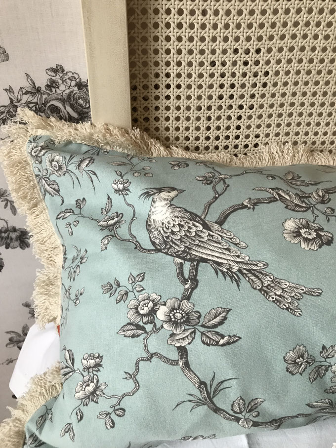 Bonjour Paris Kissen aus der Boheme de luxe Studio Kollektion Toile de Jouy