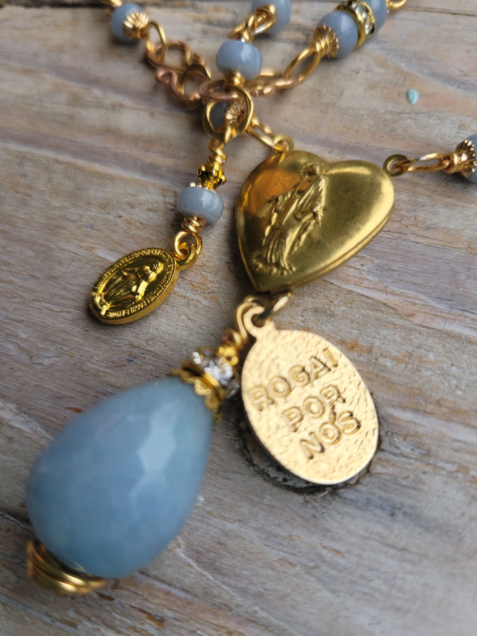 Rosendraht Rosendraht.de webshop Schmuck online Manufaktur handgemacht Schmuckdesign Design Designerschmuck Unikate Goldschmuck Edelsteinschmuck Armband Halskette Kette Marienmedaille Maria Jesus Charm Anhänger Herz Kreuz Jade Amethyst lila magenta 2in1