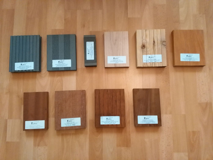 Von links oben nach rechts unten: WPC grau, Bambooplus hellgrau, WPC Patina, Eiche, sibirische Lärche, Garapa, Mahagoni, Cumaru, Bambus, Ipe