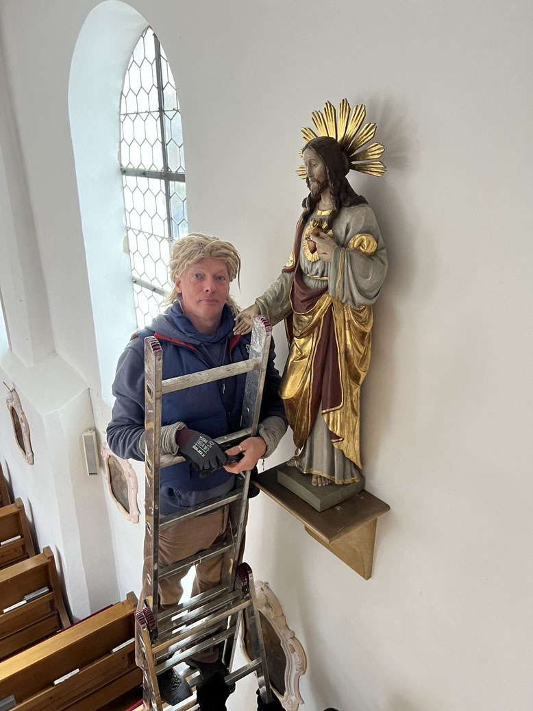 Alte Christusfigur, wieder aufgestellt durch den Restaurat Tor,Alte Christusfigur, wieder aufgestellt durch den Restaurator Rene Claus von Aufwind 