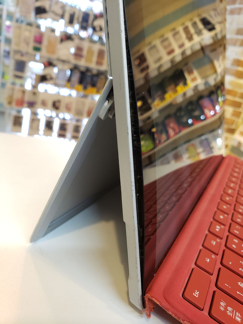 surface pro4バッテリー膨張でディスプレイが浮いている