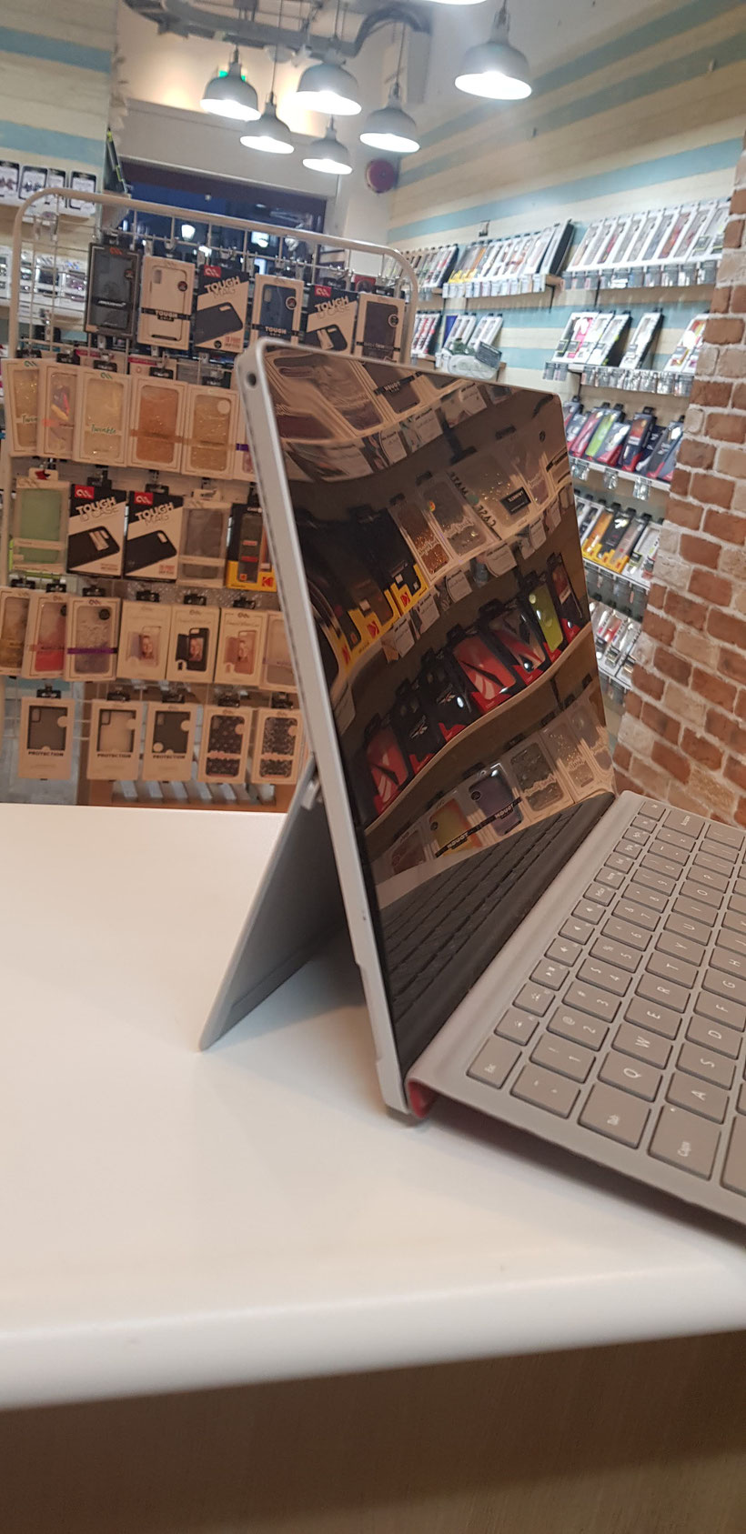 surface pro4バッテリー膨張でディスプレイが浮いている