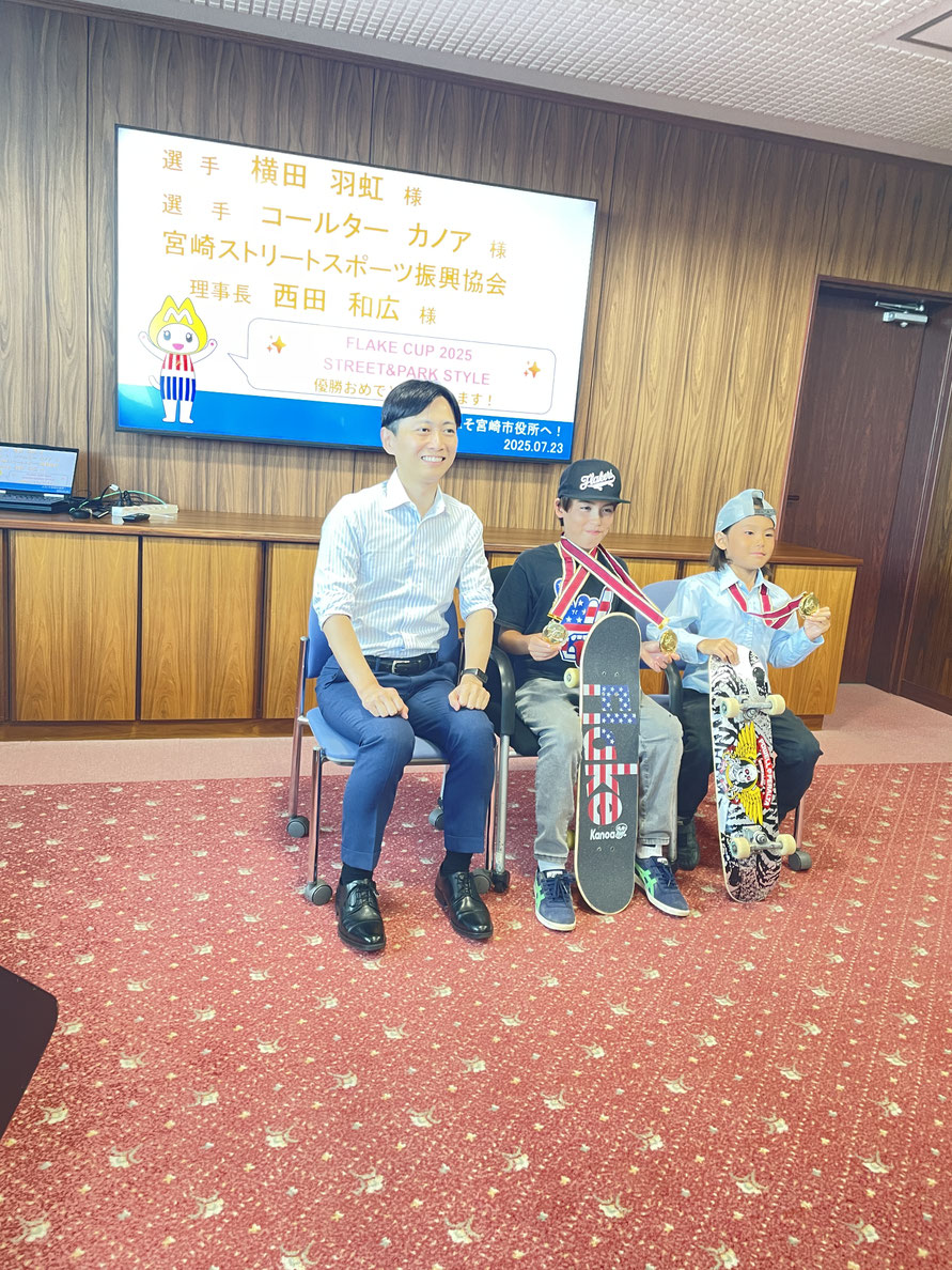 清山宮崎市長表敬訪問 コールター カノア選手(写真中央)横田 羽虹選手(写真右)
