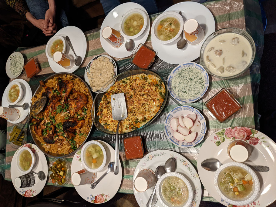 Fastenbrechen "Iftar" mit Freunden und KollegenInnen in East Amman bei einer palästinensichen Familie 