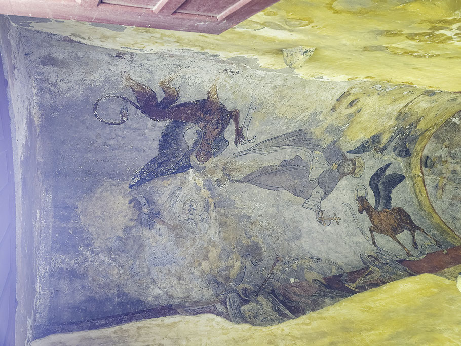Bild: Freskenmalerei unter der Decke des Wehrturm aus dem 17. Jahrhundert in der Église Saint-André in Luz-Saint-Sauveur