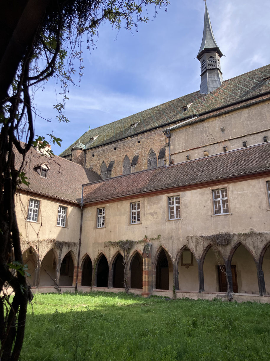 Cloître de la Bibliothèque des Dominicains de la ville de Colmar, en Alsace. 