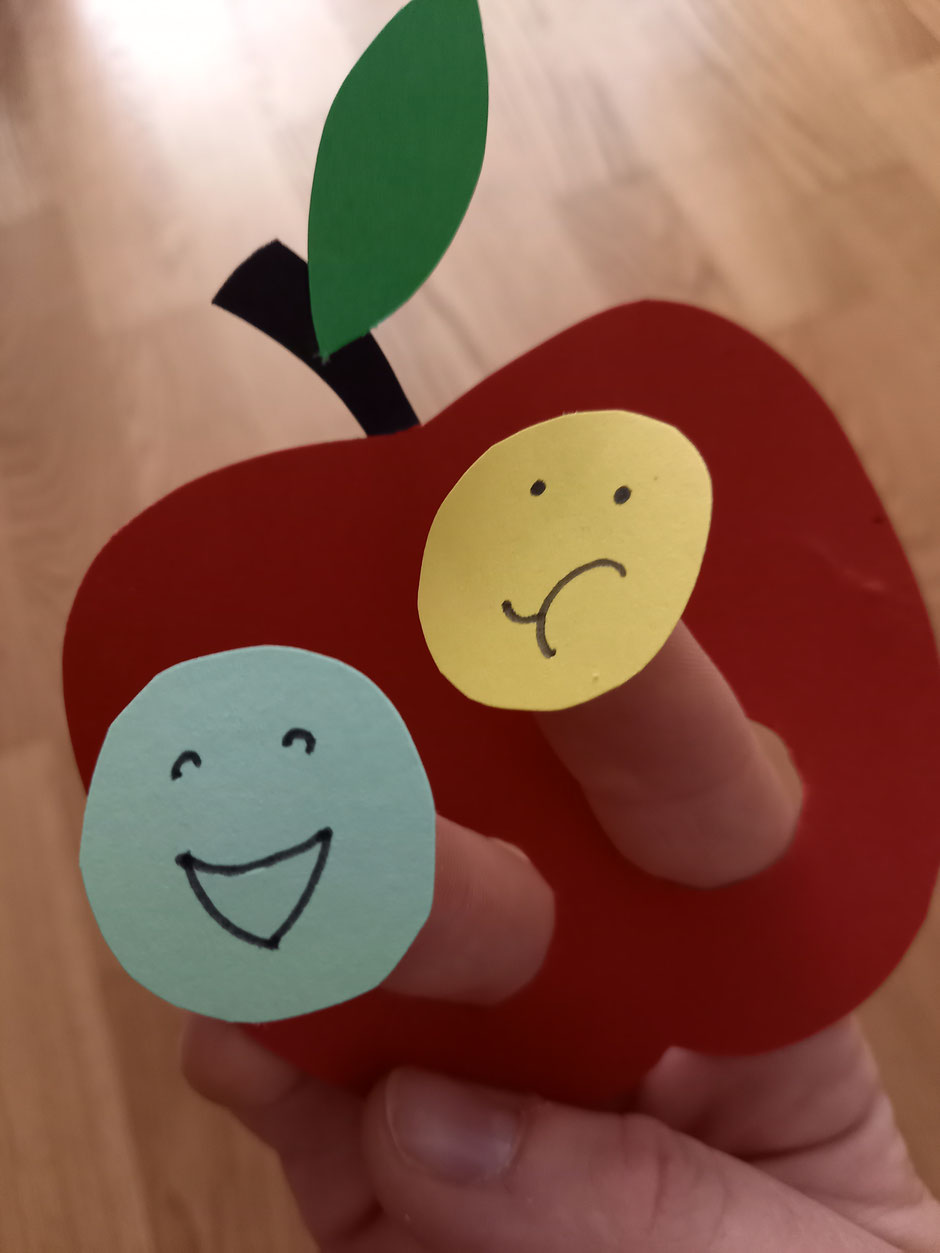 Apfel Fingerpuppe Basteln Wurm Raupe Fingerspiel