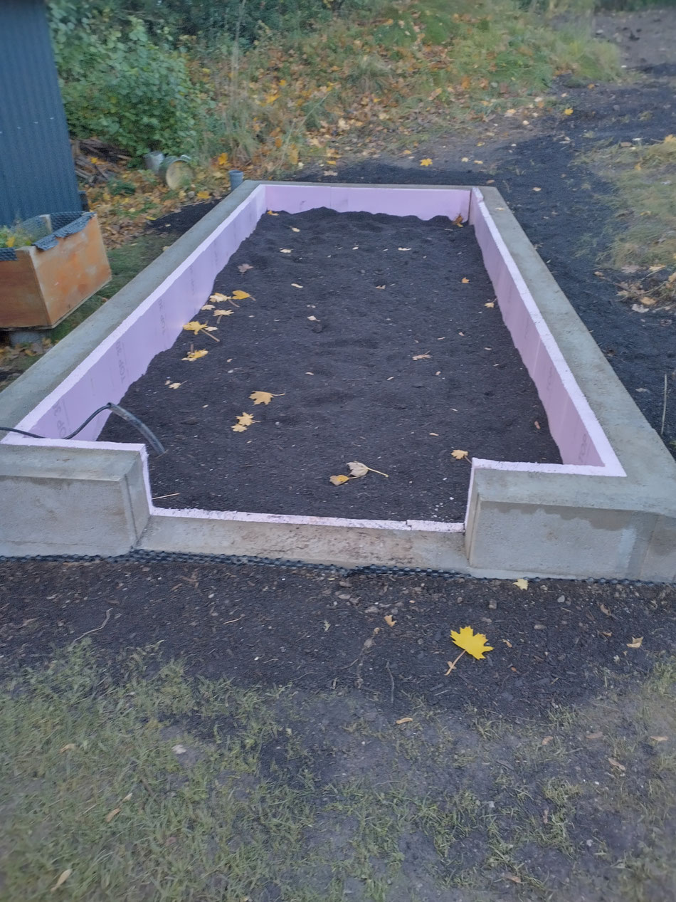 Gewächses Fundament mit Pflanzerde schöne Braune Erde für die jungen Pflanzen.