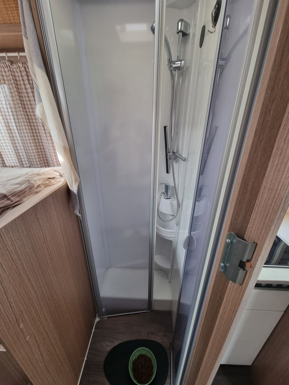 Dusche und Toilette sind separat voneinander