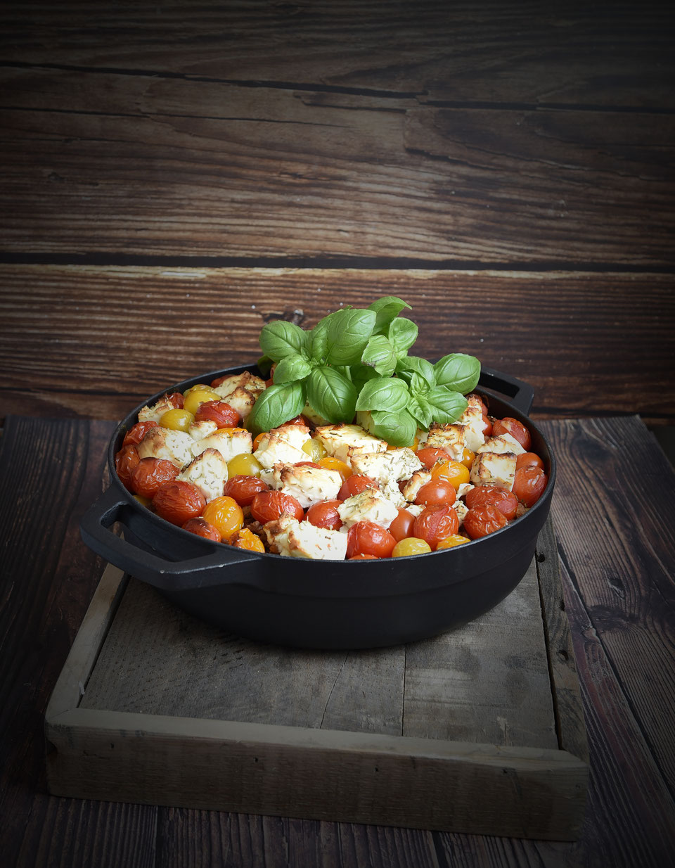 Nudelauflauf geschichtet. Mit Feta, Hack und Tomaten. - mix dich ...
