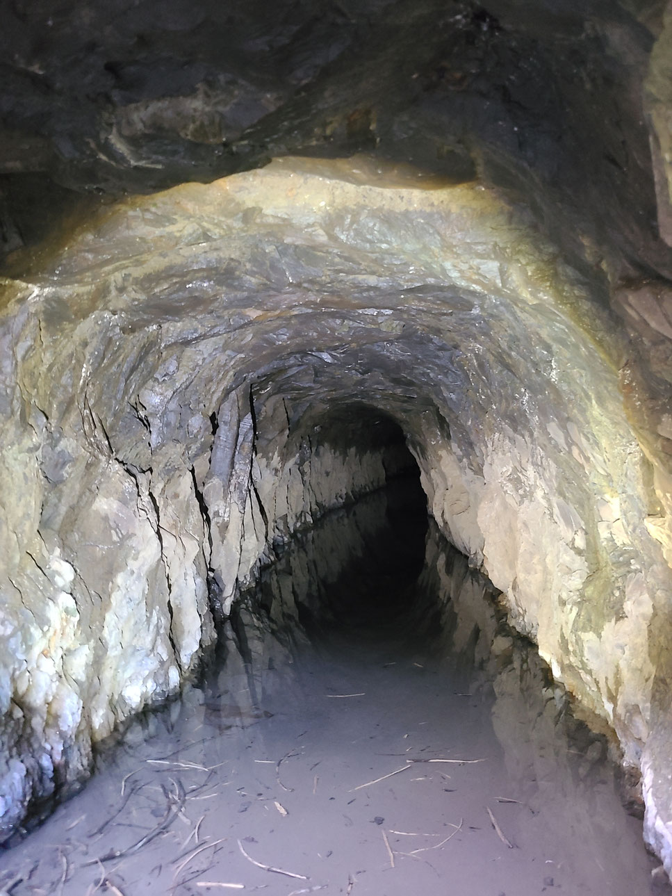 水没した洞窟の入り口