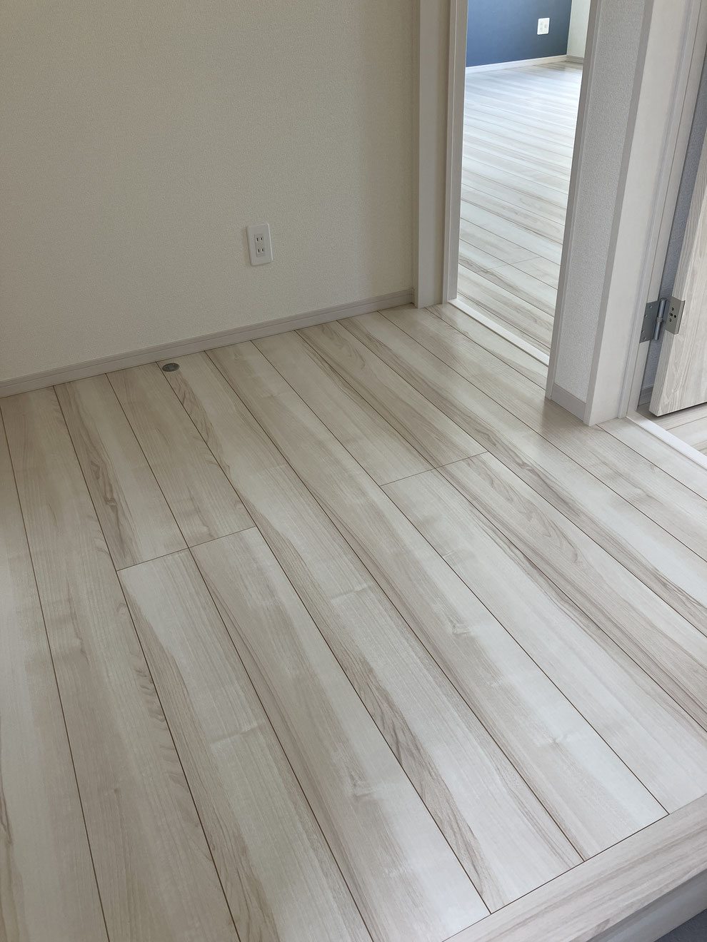 和泉市　新築マンション  UVフロアコーティング