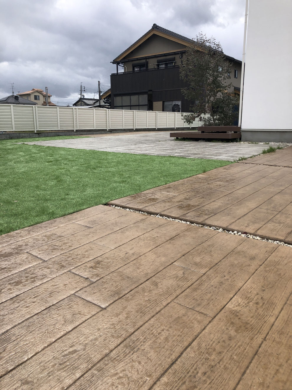 ウッドデッキ　樹脂デッキ　タイルデッキ　テラス　スタンプコンクリート　デザインコンクリート　樹ら楽　ココマ　ジーマ　暖蘭