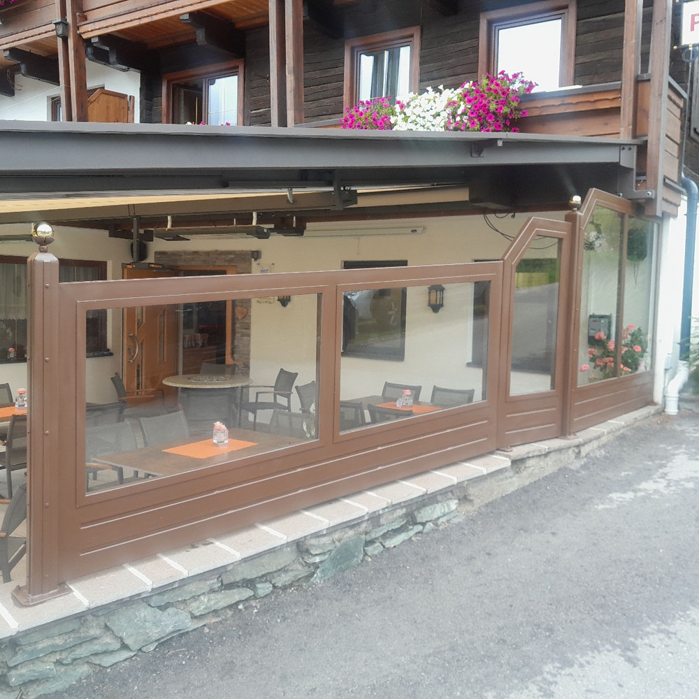 Windschutzwand Stahl-Glas Konstruktion