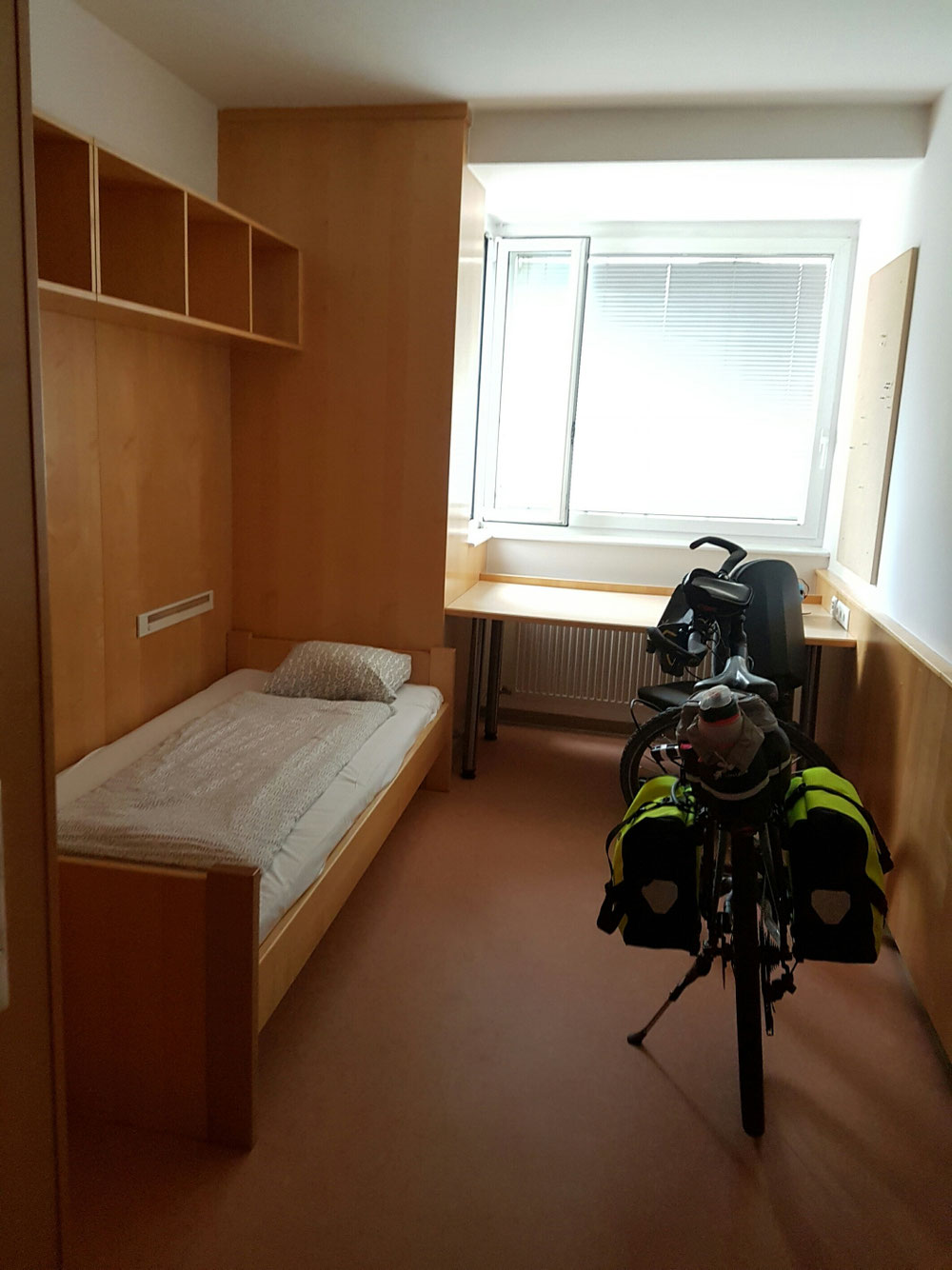Ich durfte wieder mit meinem Radl schlafen.